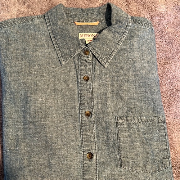 Merona Woman’s denim shirt. Size Medium. - Picture 10 of 10